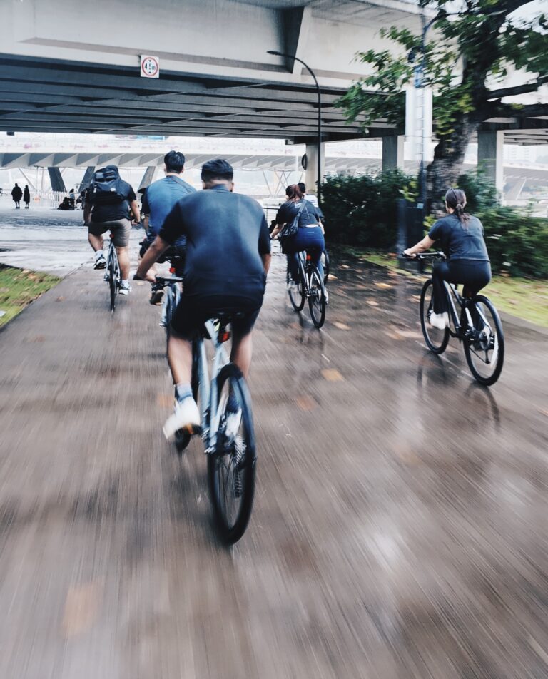 Image of a Momentum Cycle event where participants enjoy seamless cycling with high-quality hybrid bicycles.